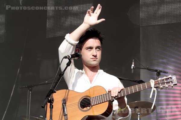 VILLAGERS - 2013-07-18 - PARIS - Parvis de l'Hotel de Ville - 